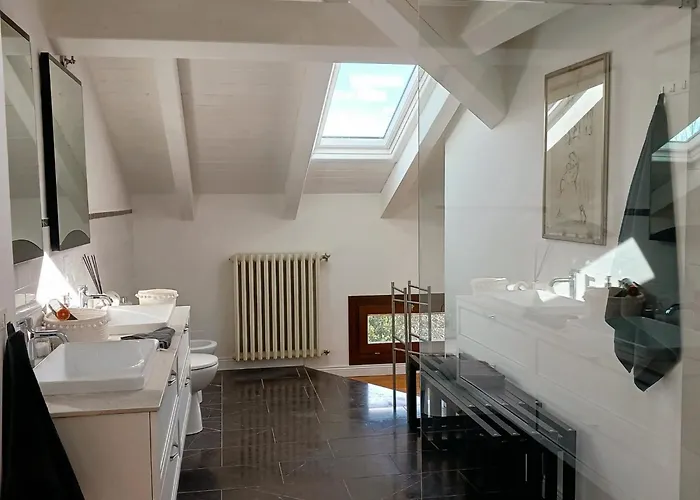 Tuscany Garden ゲストハウス 4*